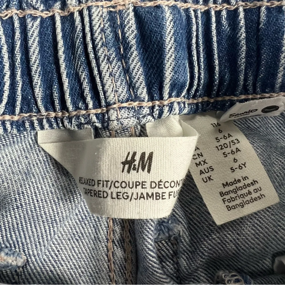 H&M Girls Hello Kitty Relaxed Fit Paper Bag Jeans Embroidered Denim Size 6